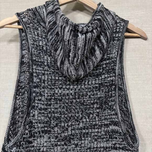 NWT Vanity Y2K Open Front Hooded Sweater Vest Size Medium Fringe Indie Retro - Picture 9 of 9